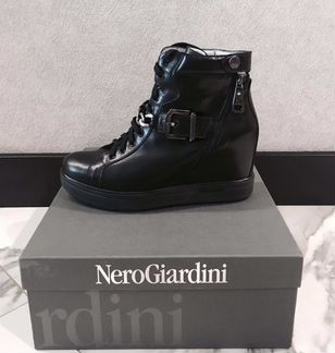 Сникерсы Nero Giardini
