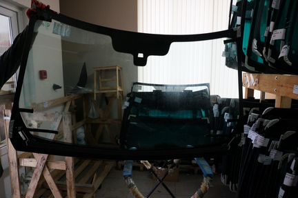 Лобовое стекло Range Rover Vogue дд+Об