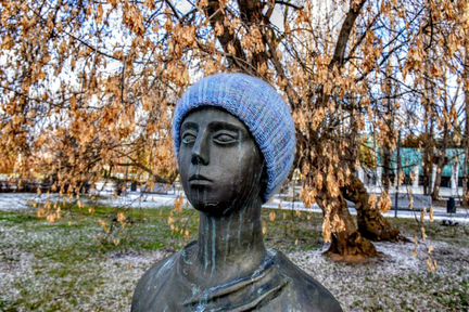 Мохеровая шапка ручной вязки