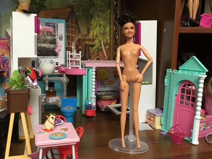 Барби Лори Эрнандес