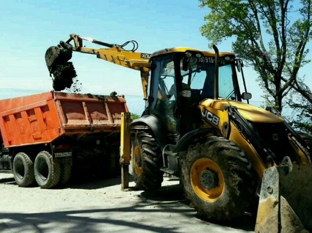 Погрузка грунта экскаватор JCB. Экскаватор Сочи. Экскаваторы сочи