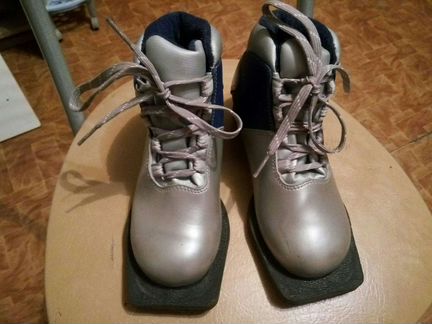 Лыжные ботинки 32 р детские