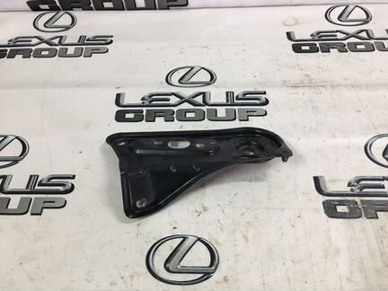 Крепление балки подвески переднее правое Lexus