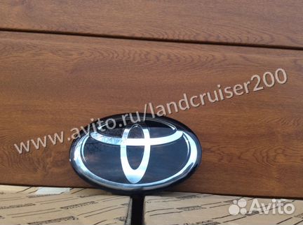 Эмблема решетки радиатора Land Cruiser Prado 150 2