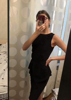 Продам черное платье в отличном состоянии