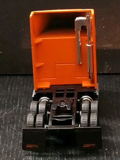 Грузовик International Pem 1/64
