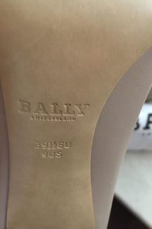 Шикарные новые Bally туфли лодочки на 39 размер