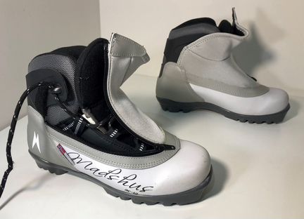 Обувь спортивная