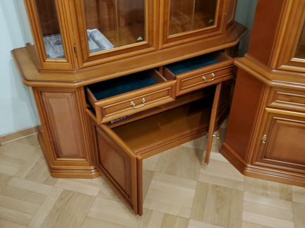 Буфет. Италия. Вишня