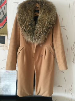 Стеганое пальто со съемным меховым воротником