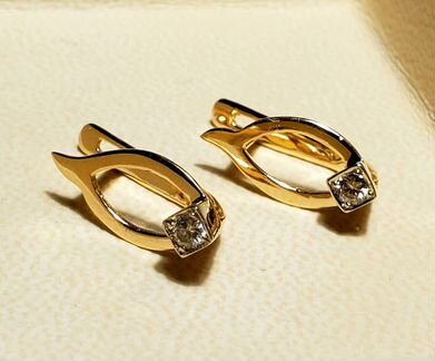 Серьги золотые с бриллиантами