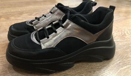 Женские кроссовки на высокой платформе