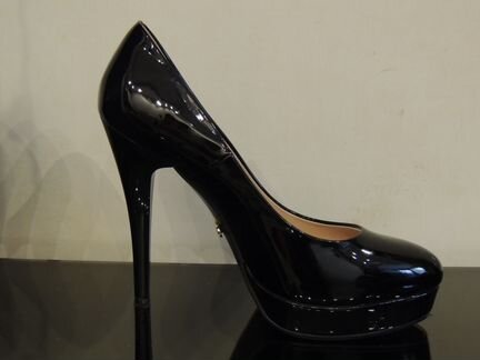 Черные лаковые туфли