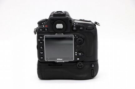 Nikon D800 body + батарейная ручка MB-D12