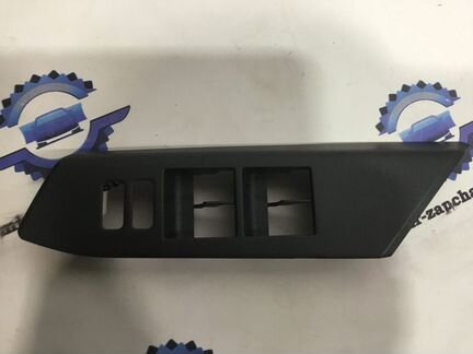 Накладка кнопки стеклоподъемника Toyota Rav4