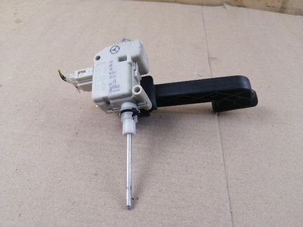 Сервопривод лючка бензобака Mercedes-Benz C-Class