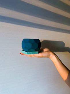 Кашпо из бетона и гипса