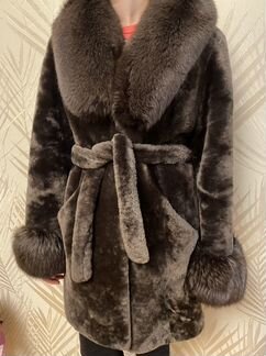 Шуба мутоновая с песцовым воротником и рукавами 46