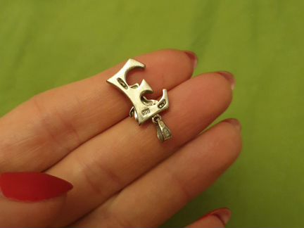 Кулон серебряный буква 