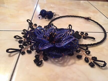 Комплект колье и серьги ручной работы (бисер)