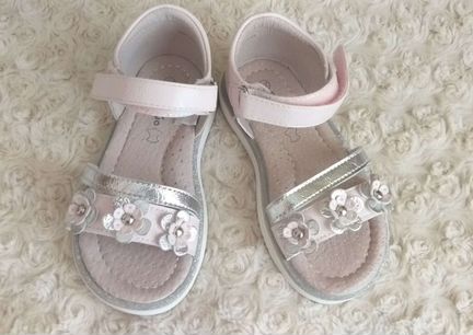 Босоножки р.24