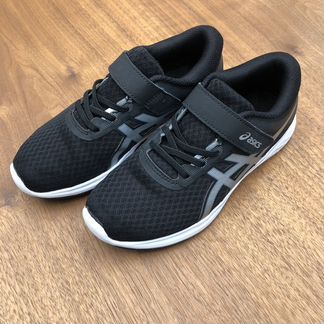 Десткие кроссовки asics