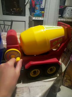 Игрушка бетономешалка